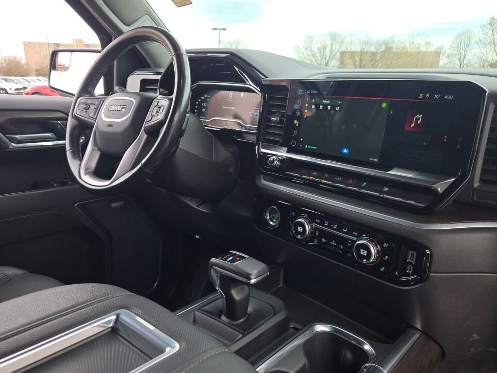 Used 2022 GMC Sierra 1500 SLT w/ SLT Convenience Package AWD/4WD image 9