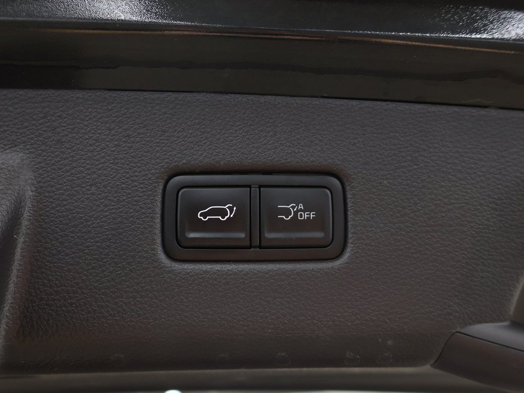 Used 2025 Kia Carnival EX FWD image 21