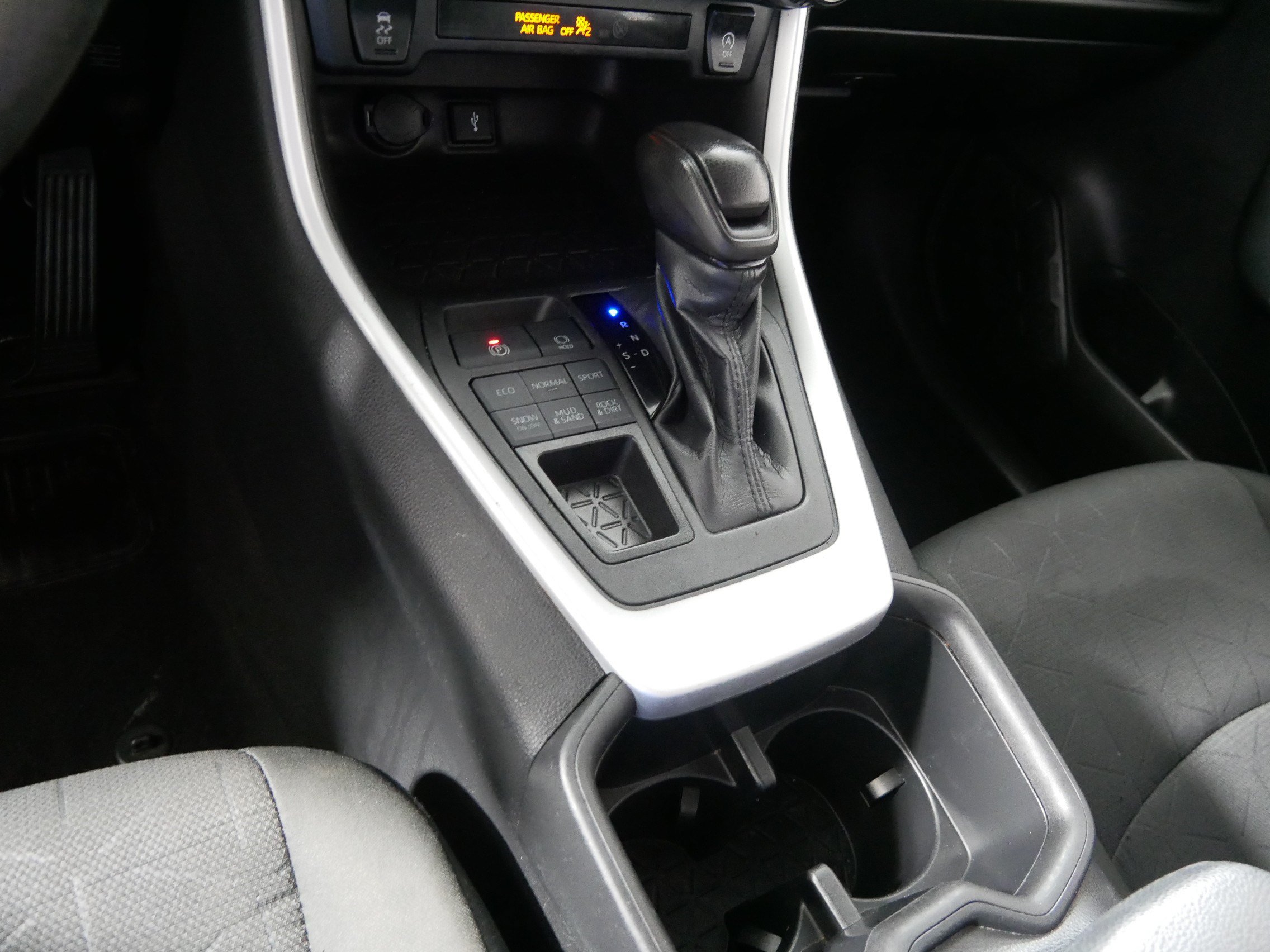 Used 2022 Toyota RAV4 XLE AWD/4WD image 24