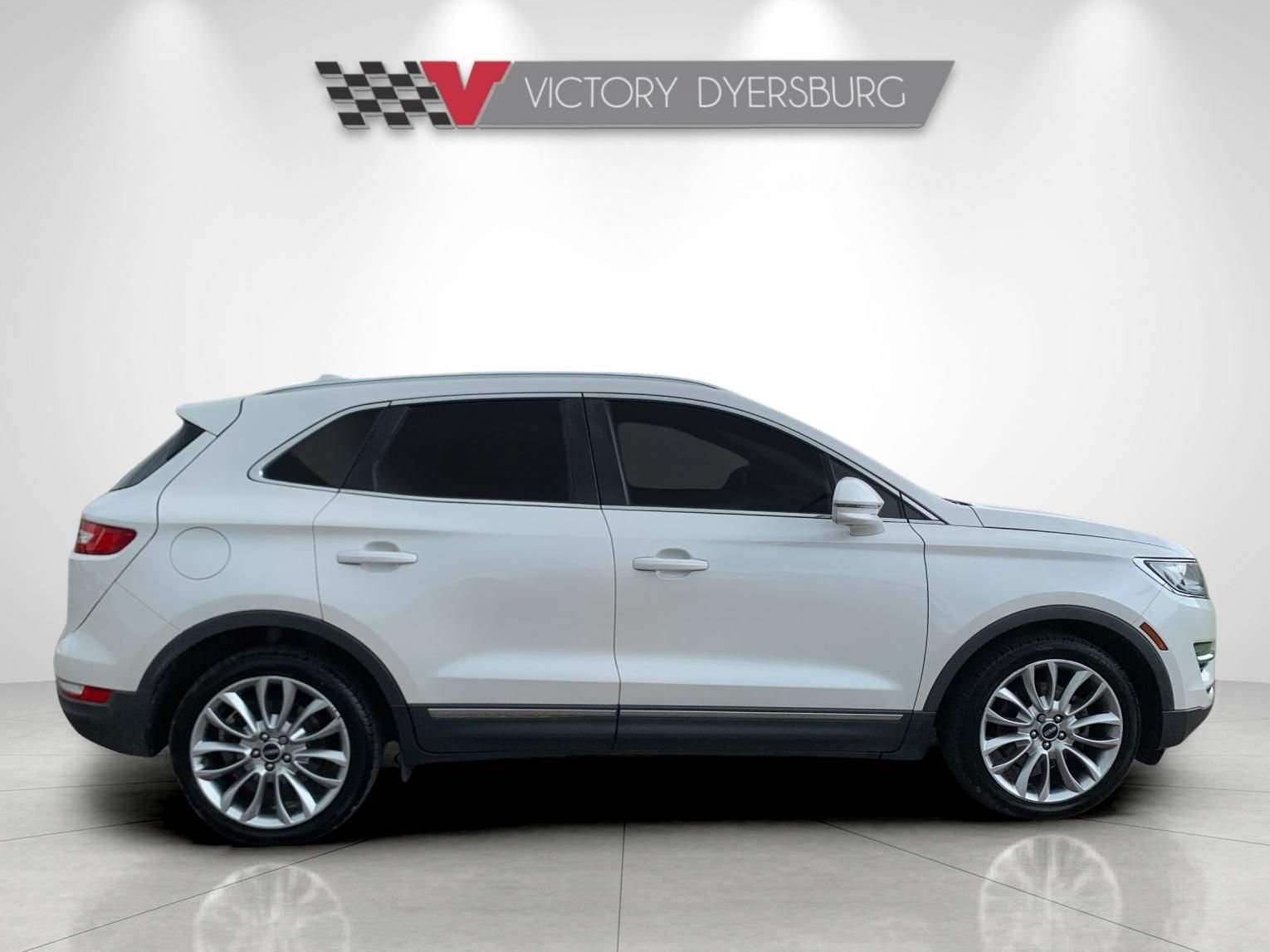 Used 2018 Lincoln MKC Reserve w/ Lincoln MKC Climate Package FWD image 3