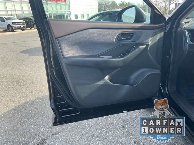 Used 2023 Nissan Rogue S image 10