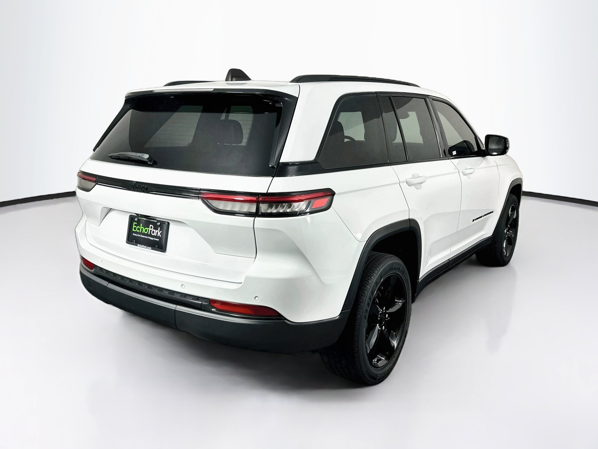 Used 2023 Jeep Grand Cherokee Altitude RWD image 9