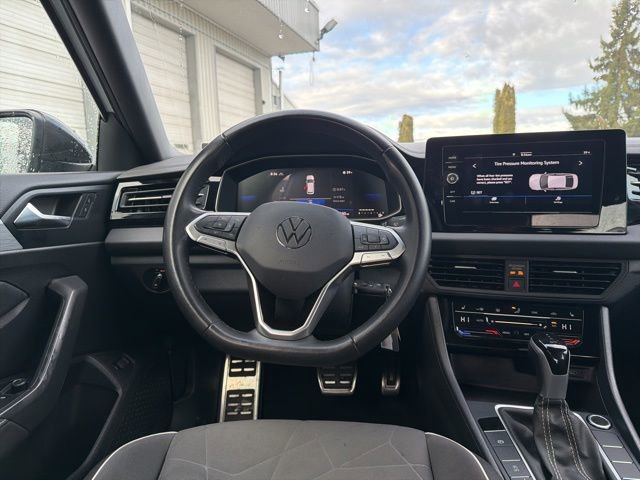 Used 2025 Volkswagen Jetta Sport FWD image 21