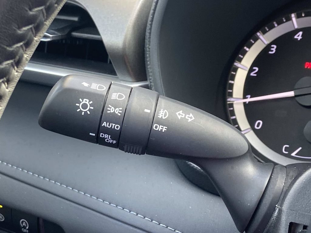 Used 2023 Toyota Highlander LE FWD image 31