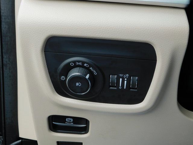 Used 2024 Jeep Grand Cherokee L Limited w/ Luxury Tech Group II image 41