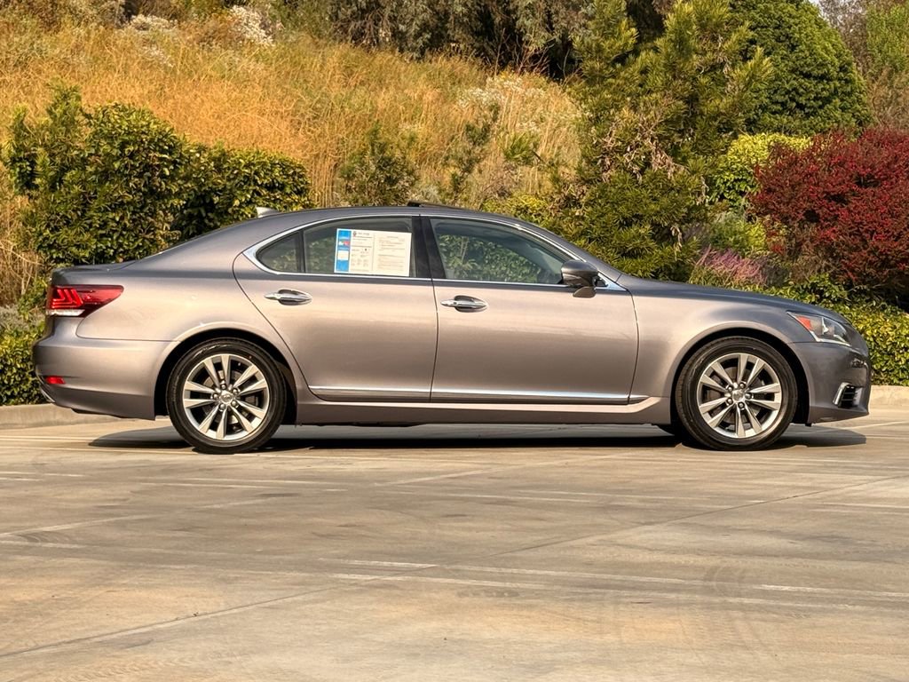 Used 2015 Lexus LS 460 w/ Comfort Package image 10