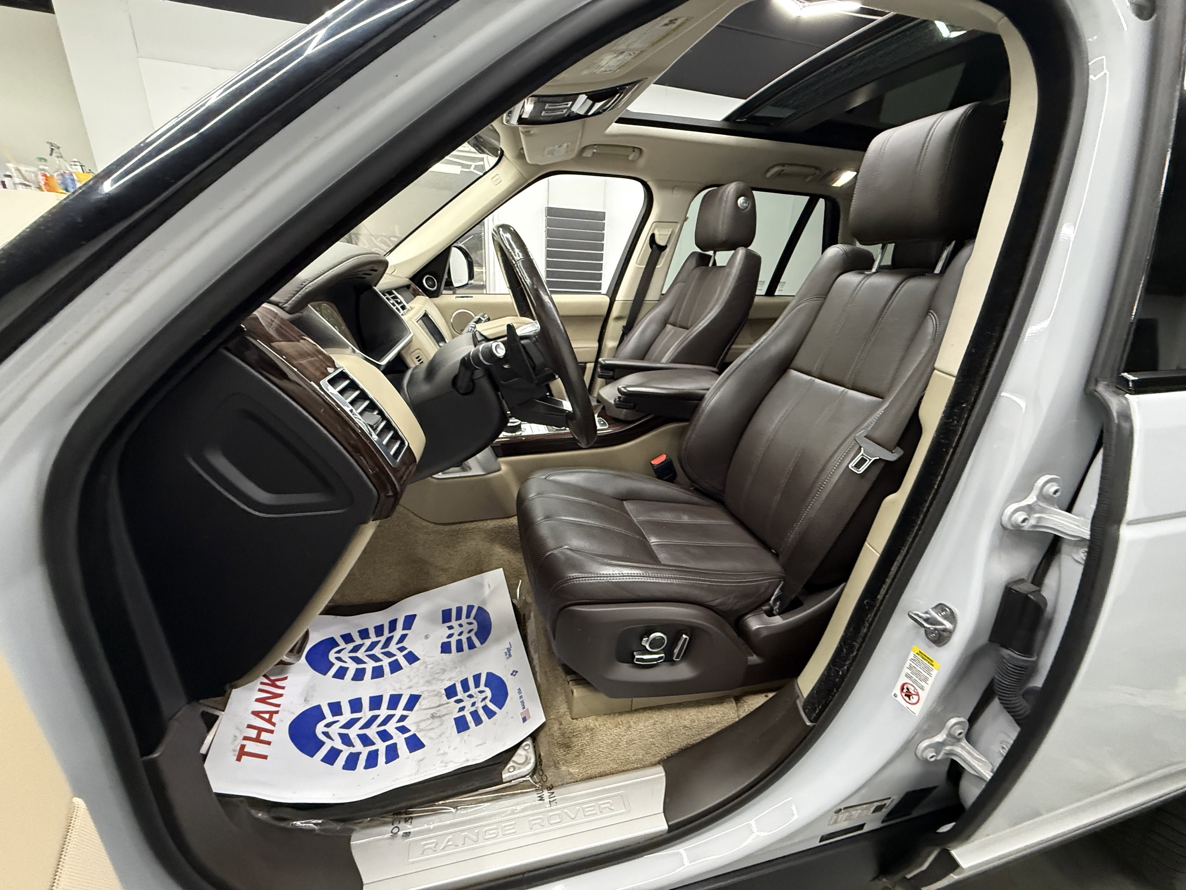 Used 2017 Land Rover Range Rover HSE image 11