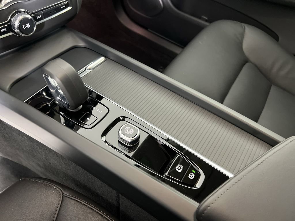 Certified 2025 Volvo XC60 B5 Core w/ Climate Package image 21