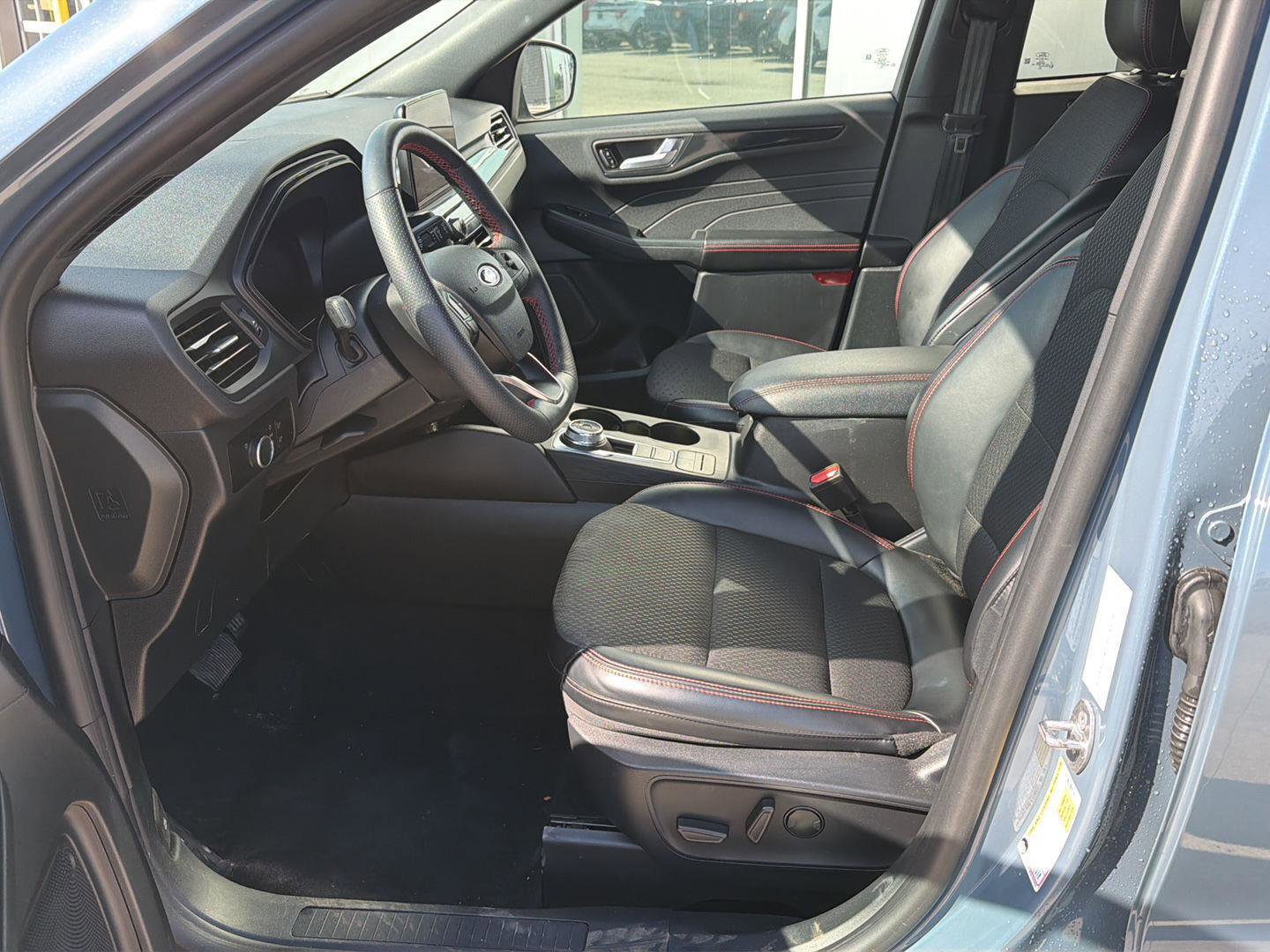 Used 2025 Ford Escape ST-Line w/ Cold Weather Package AWD/4WD image 10