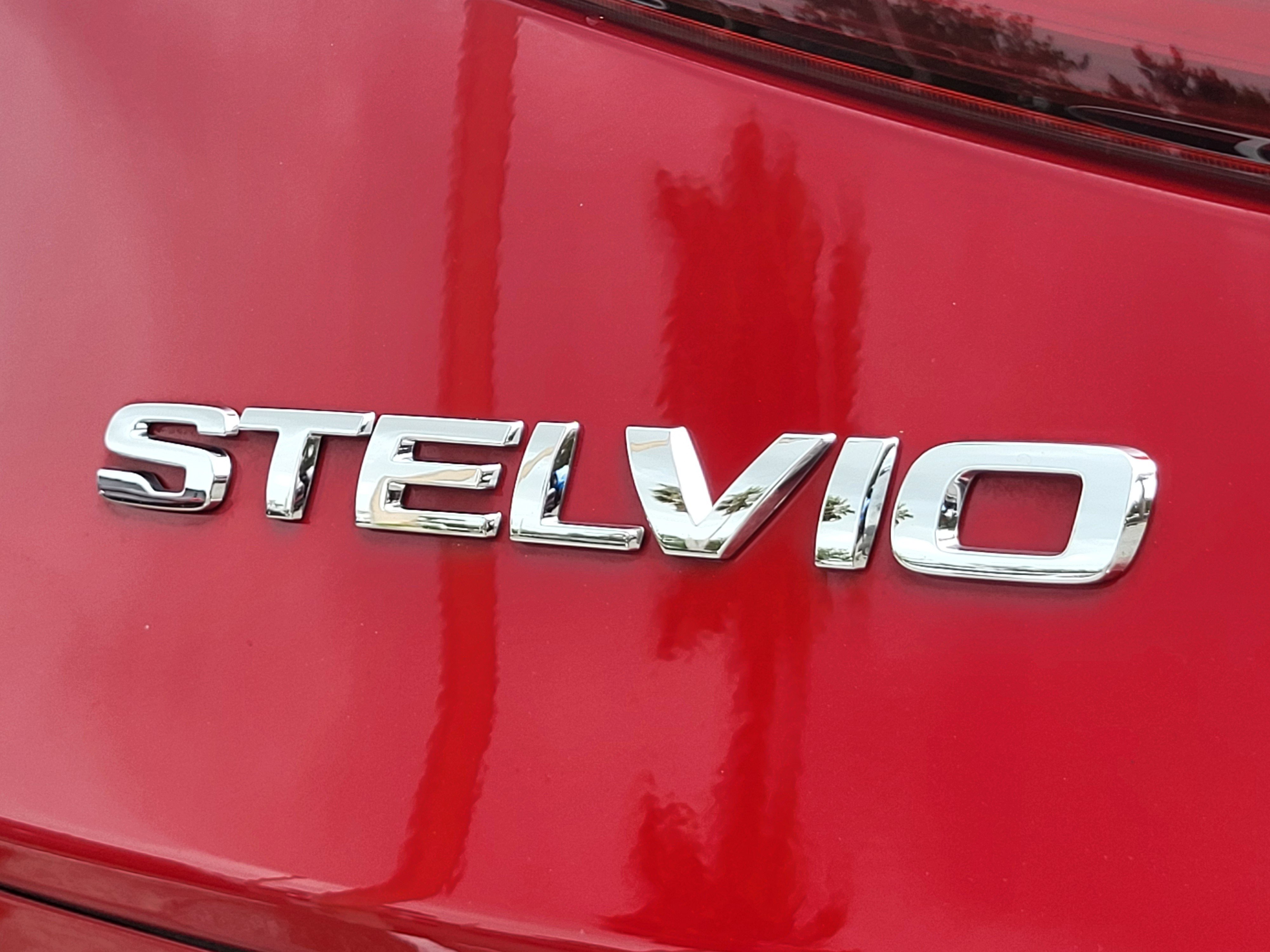 Used 2023 Alfa Romeo Stelvio Sprint image 11