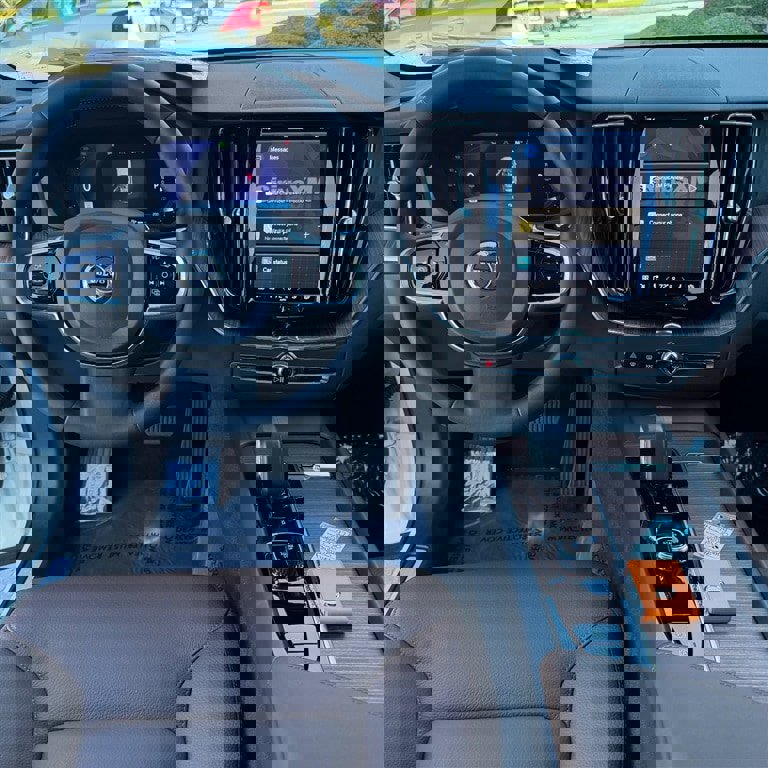 Used 2024 Volvo XC60 B5 Plus w/ Climate Package image 11