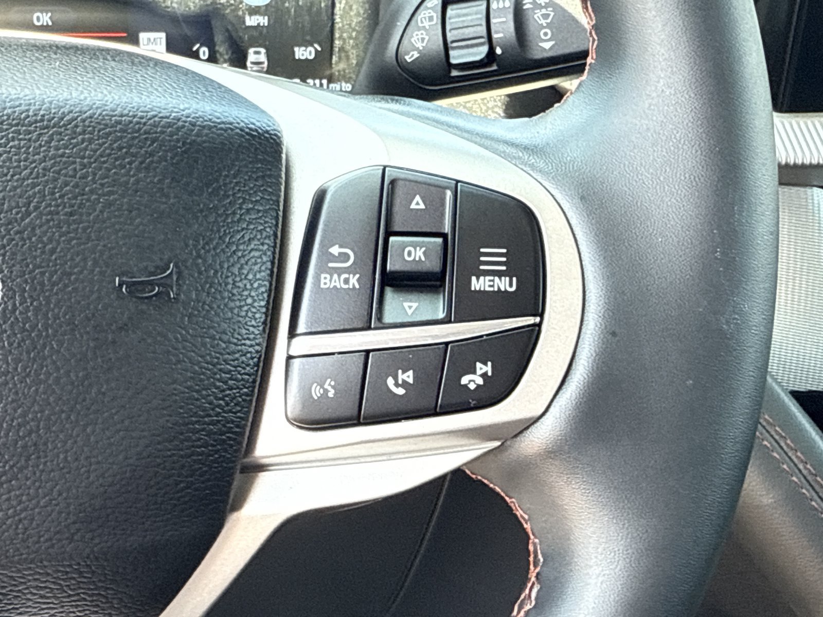Certified 2025 Ford Explorer Active RWD image 33
