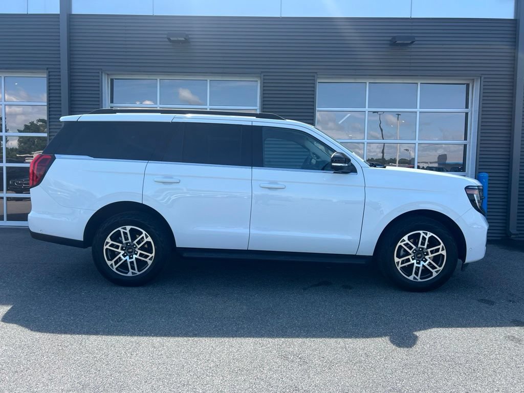 Used 2025 Ford Expedition Active AWD/4WD image 4
