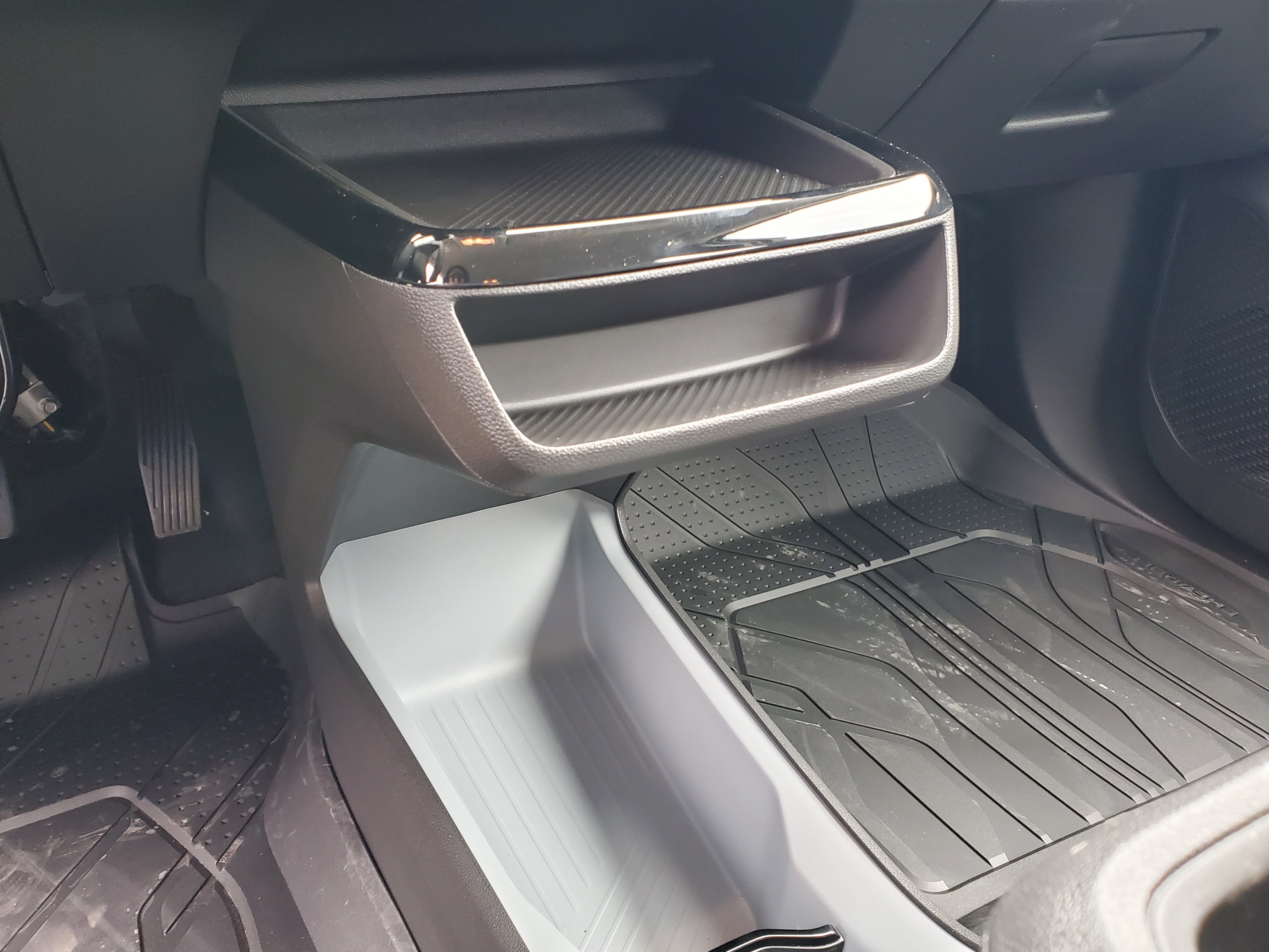 New 2027 Chevrolet Bolt RS w/ LPO, All-Weather Package FWD image 21