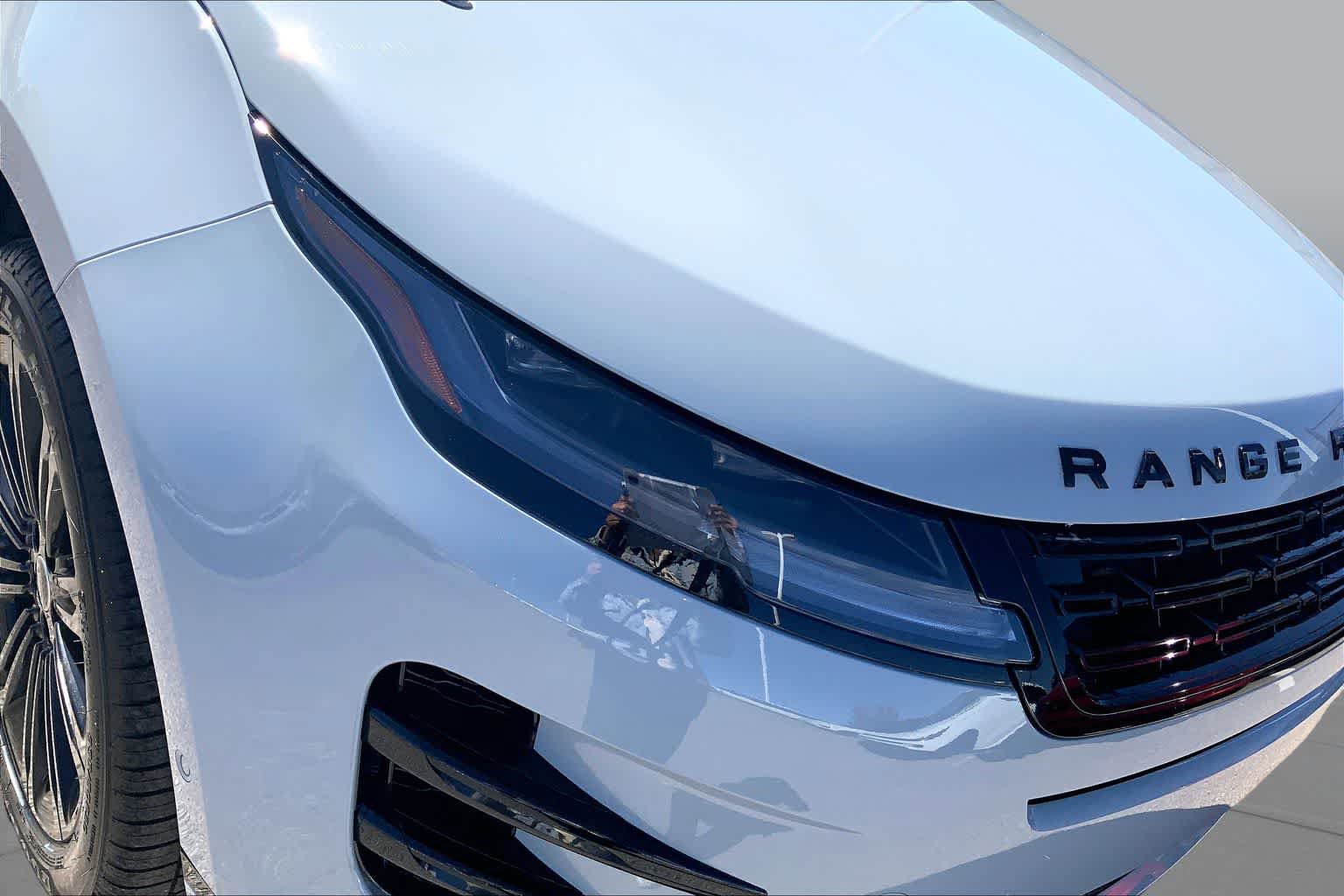 New 2026 Land Rover Range Rover Evoque Dynamic SE AWD/4WD image 13