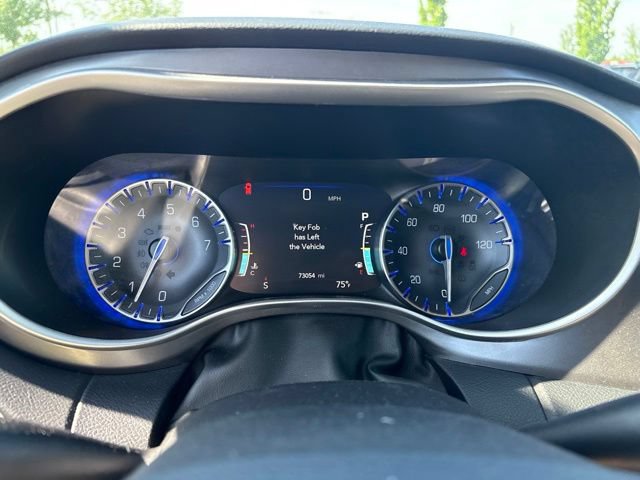 Used 2023 Chrysler Pacifica Touring-L FWD image 26