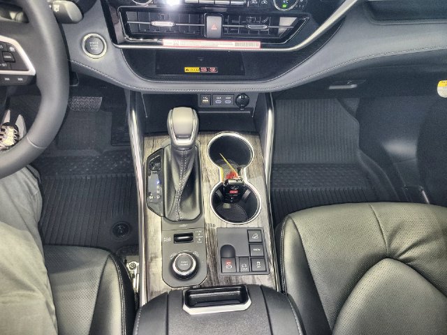 New 2026 Toyota Highlander Platinum AWD/4WD image 20