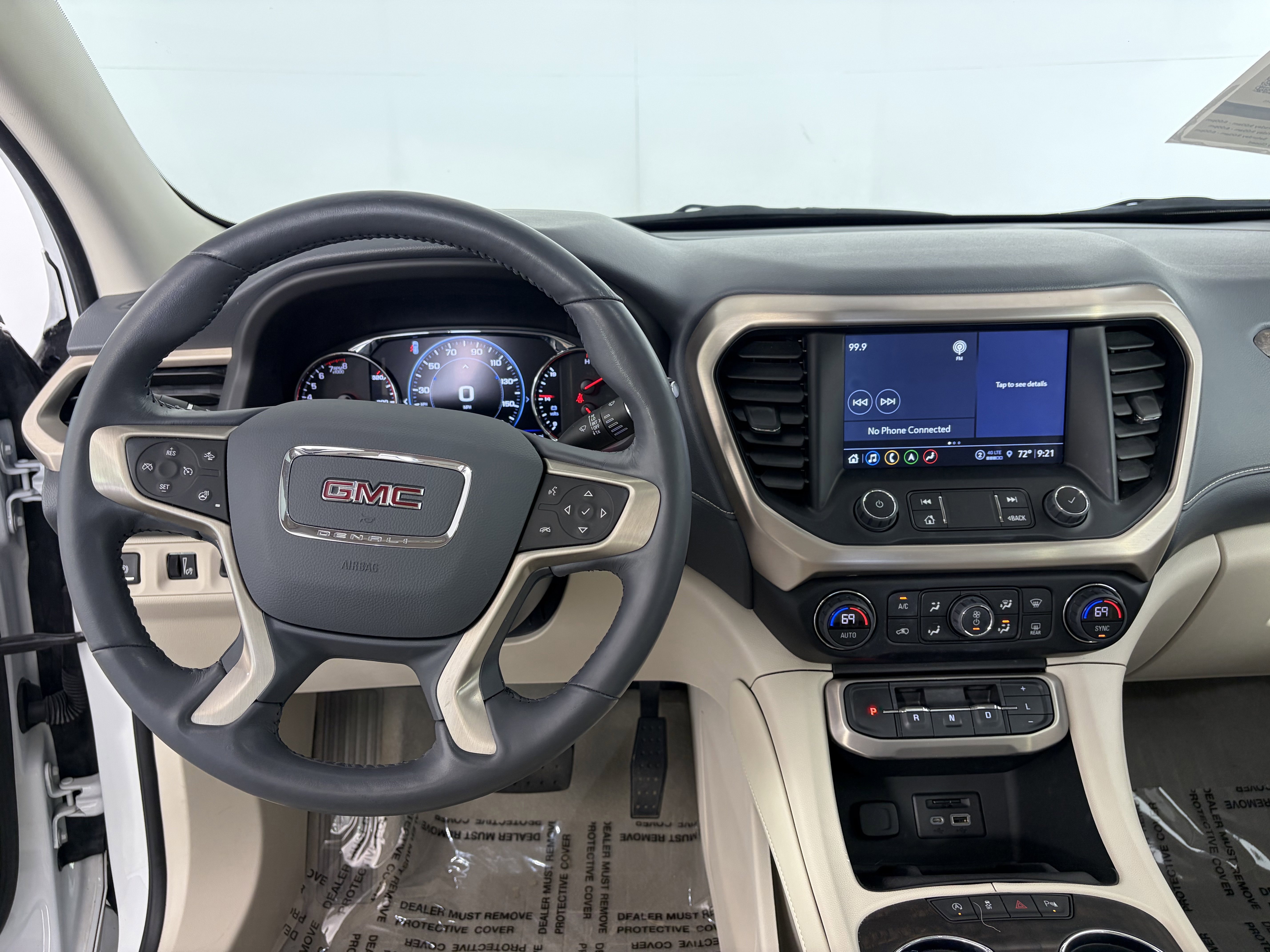 Used 2022 GMC Acadia Denali w/ Denali Ultimate Package AWD/4WD image 3