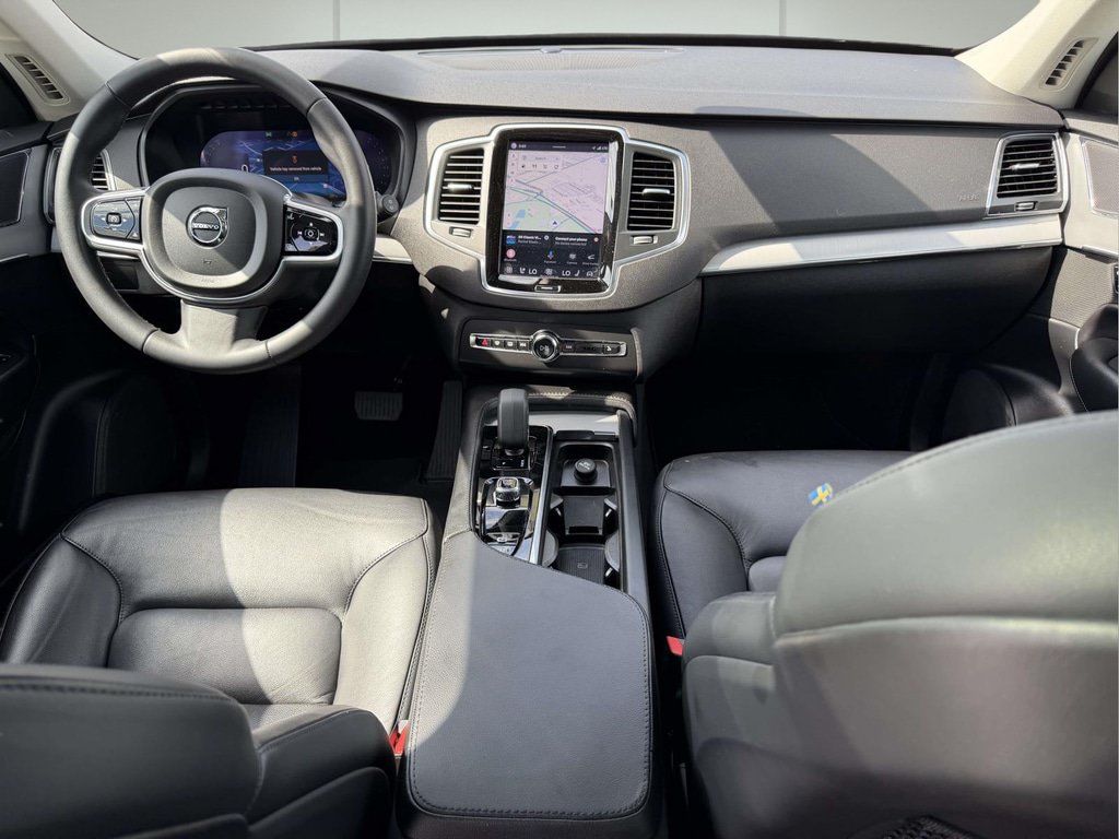 Used 2023 Volvo XC90 B5 Core w/ Climate Package AWD/4WD image 2