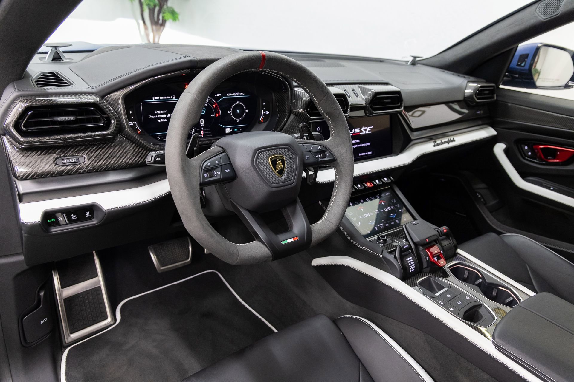 Used 2025 Lamborghini Urus SE image 6