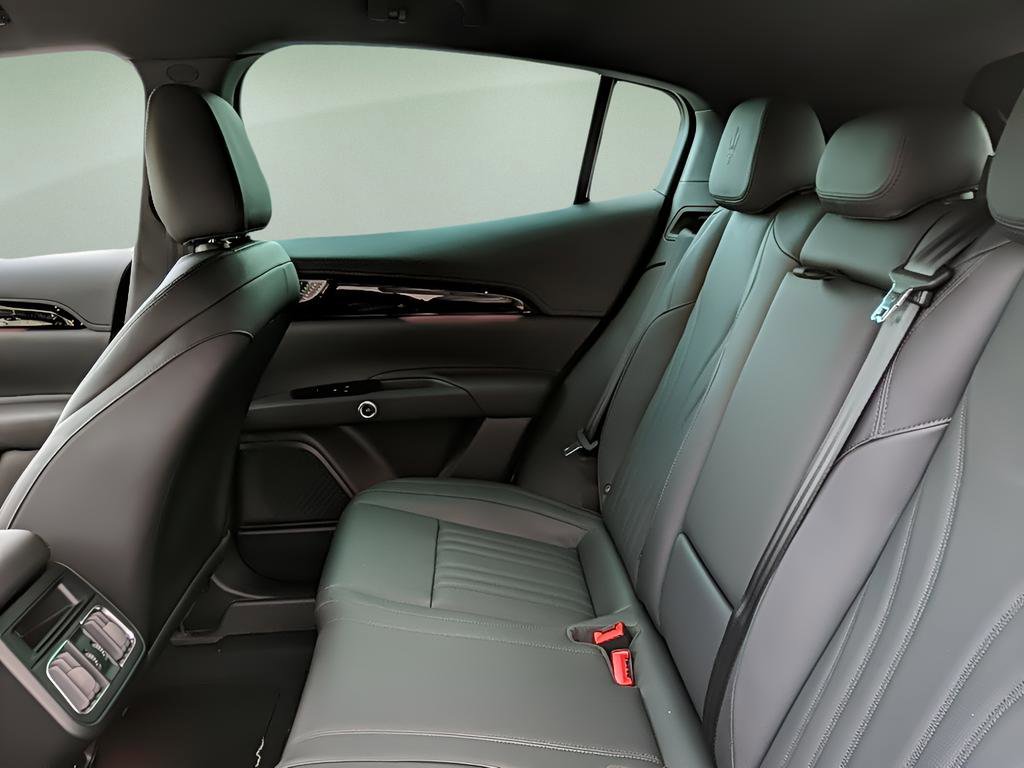 New 2023 Maserati Grecale GT image 29
