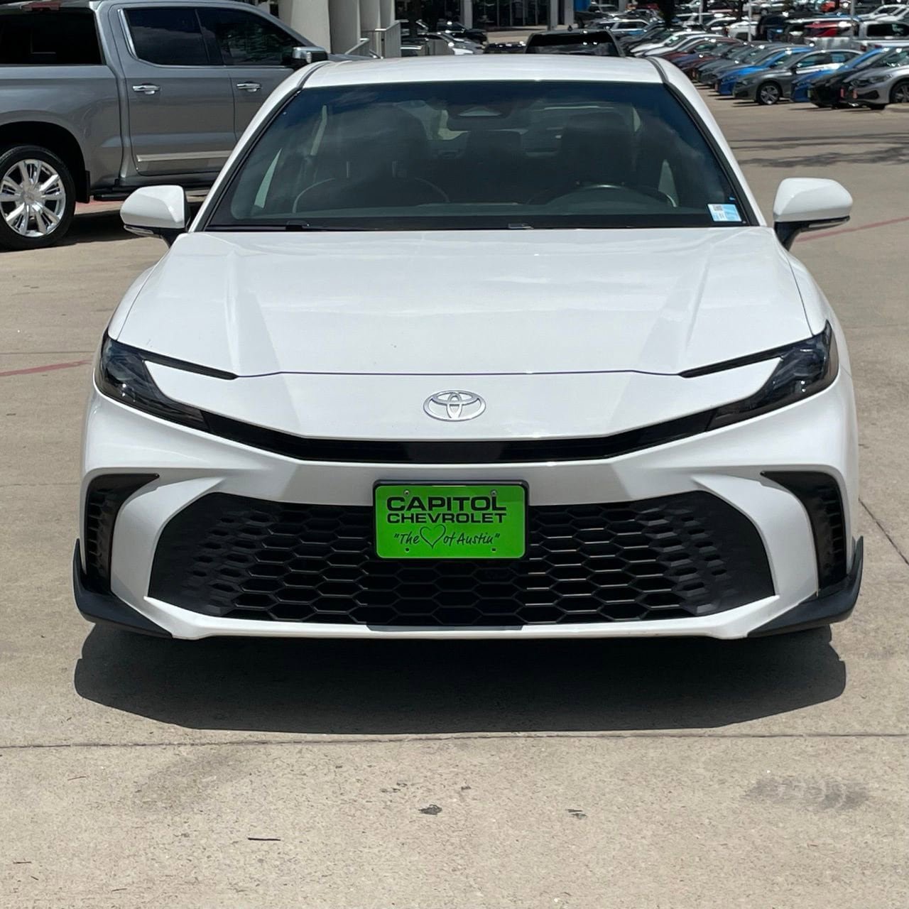 Used 2025 Toyota Camry SE FWD image 7