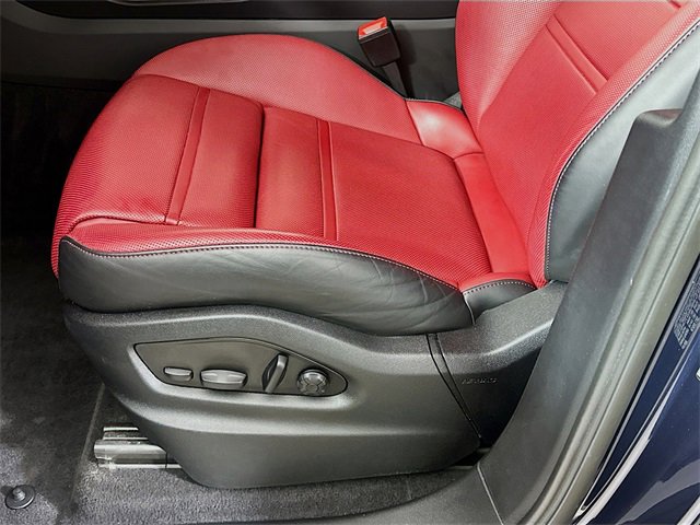 Used 2024 Porsche Cayenne w/ Sport Chrono Package image 32