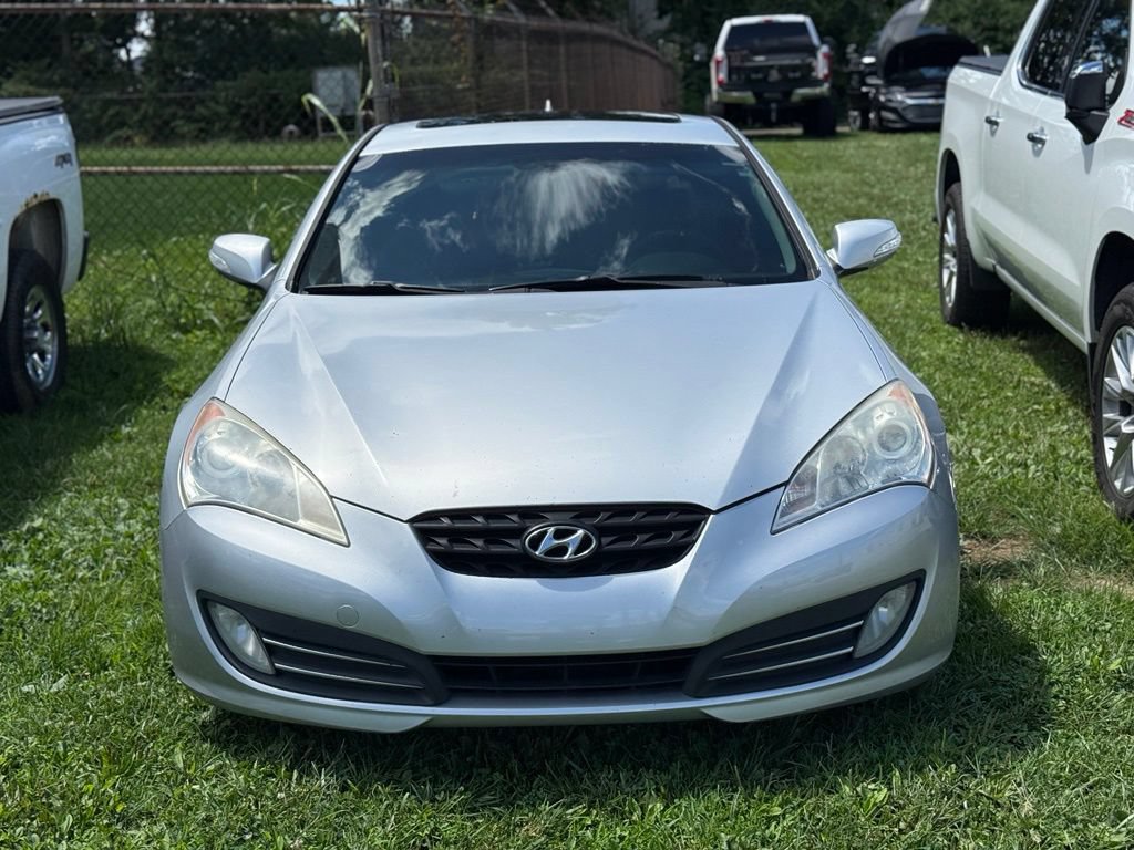 Used 2011 Hyundai Genesis 3.8 RWD image 3