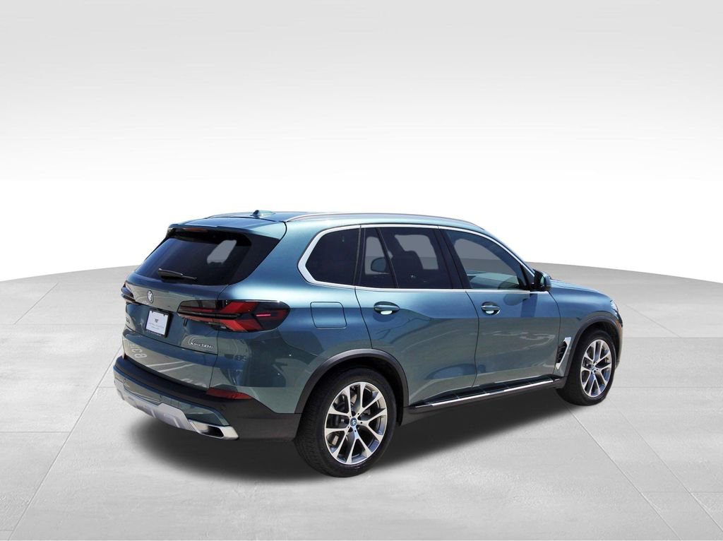 Used 2025 BMW X5 xDrive50e image 4