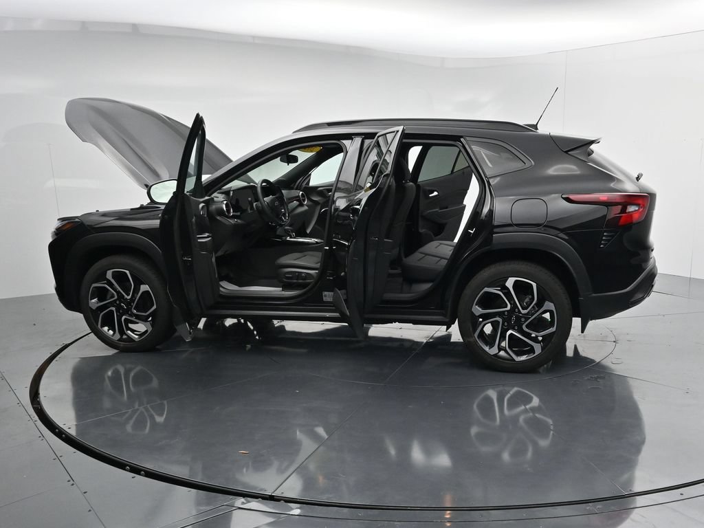 Used 2025 Chevrolet Trax RS w/ Driver Confidence Package FWD image 42