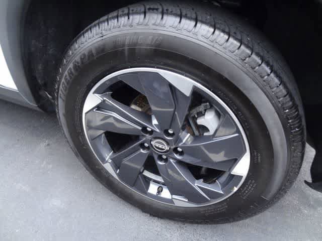 Used 2025 Nissan Rogue SV FWD image 14