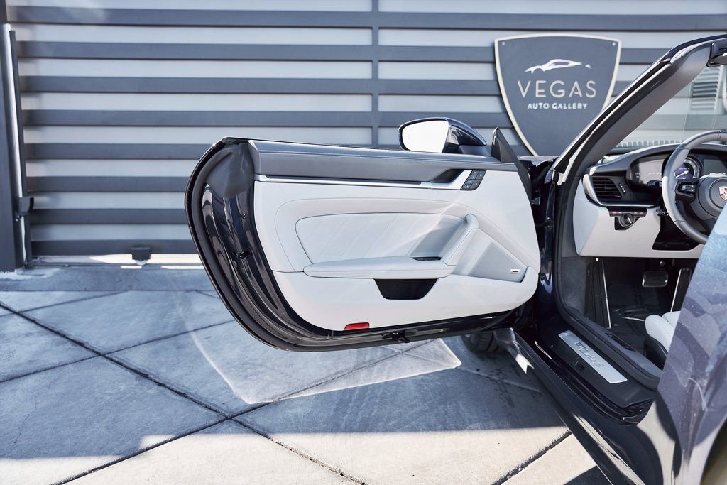 Used 2022 Porsche 911 Turbo S image 23