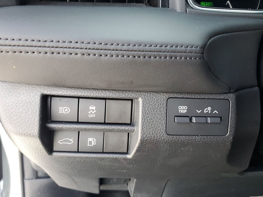 Used 2022 Toyota Avalon XSE image 18