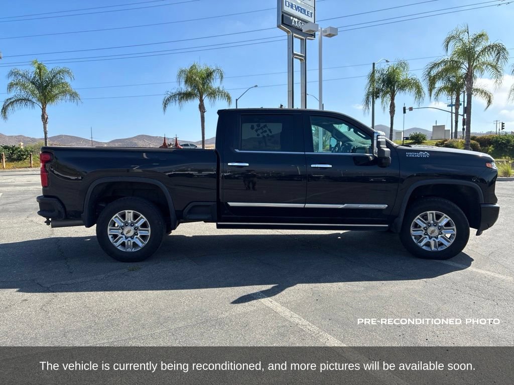 Used 2024 Chevrolet Silverado 2500 High Country w/ LPO, Dark Essentials Package AWD/4WD image 4