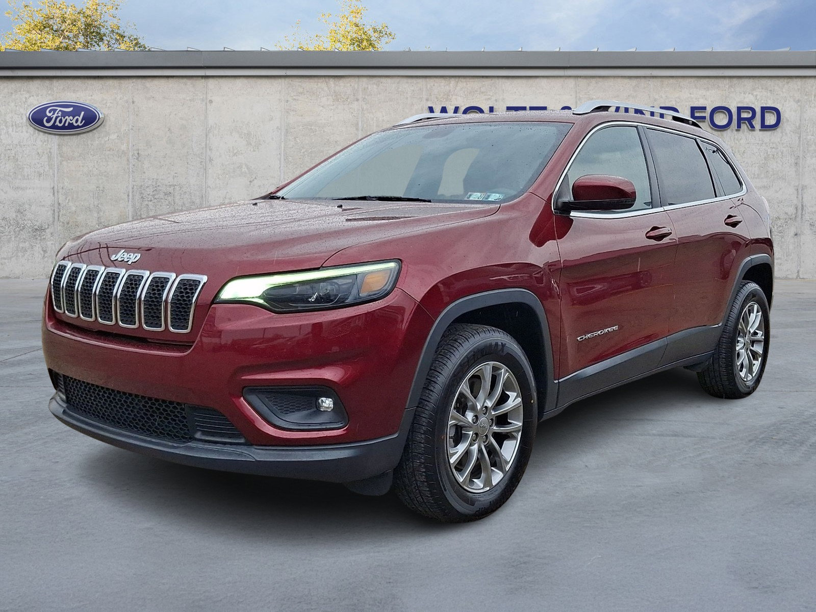 Used 2019 Jeep Cherokee Latitude Plus image 3