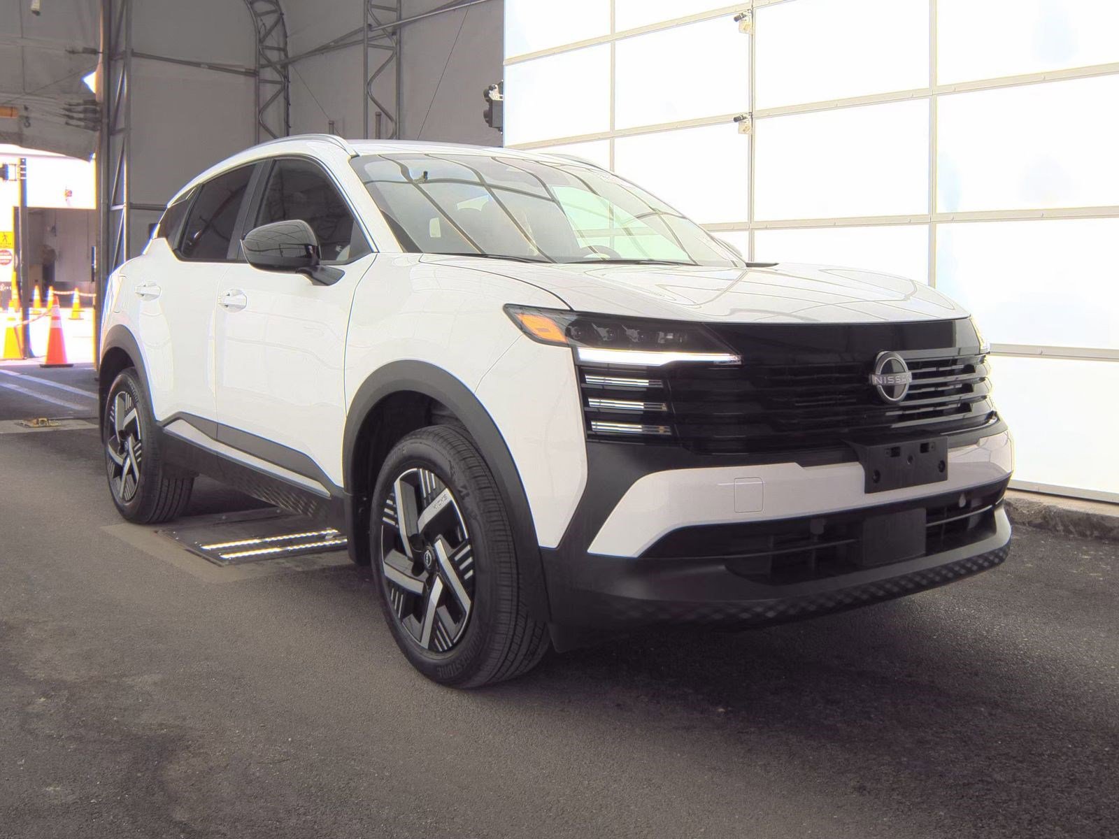 Used 2026 Nissan Kicks SV FWD image 2