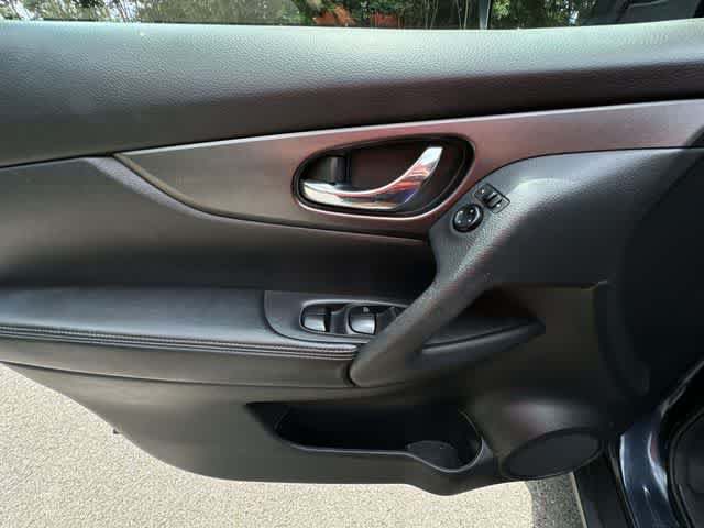 Used 2016 Nissan Rogue S AWD/4WD image 14