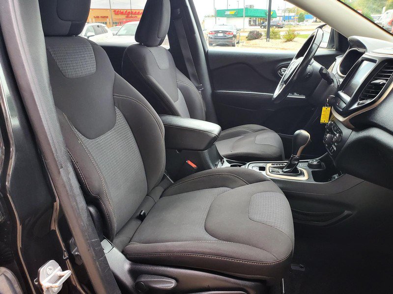 Used 2015 Jeep Cherokee Latitude w/ Cold Weather Group AWD/4WD image 13
