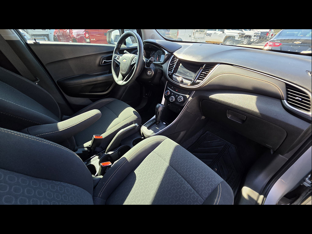 Used 2019 Chevrolet Trax LS w/ Tint and Cruise Package FWD image 38