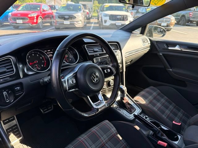 Used 2017 Volkswagen Golf 4-Door FWD image 21