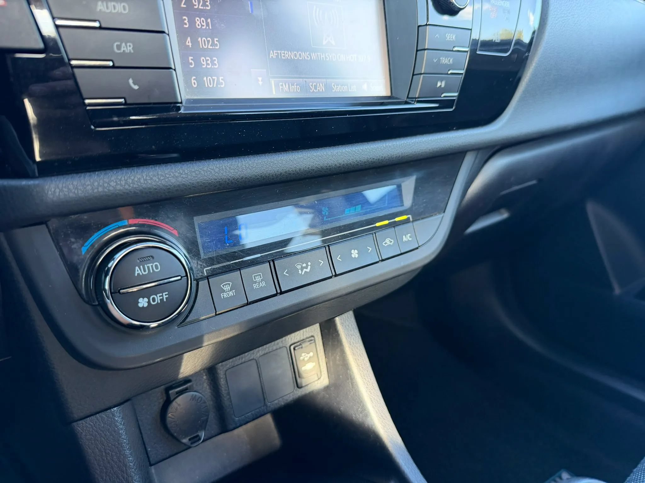 Used 2014 Toyota Corolla S FWD image 12