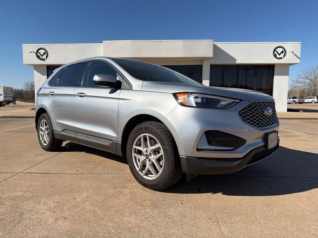 Used 2024 Ford Edge SEL image 3