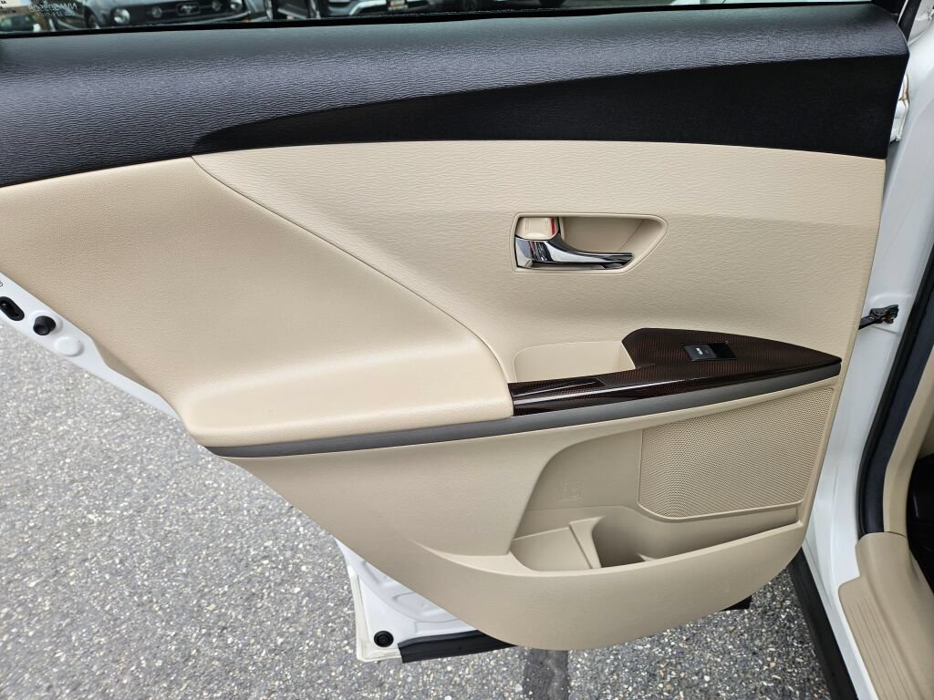 Used 2012 Toyota Venza LE w/ LE Convenience Pkg AWD/4WD image 14