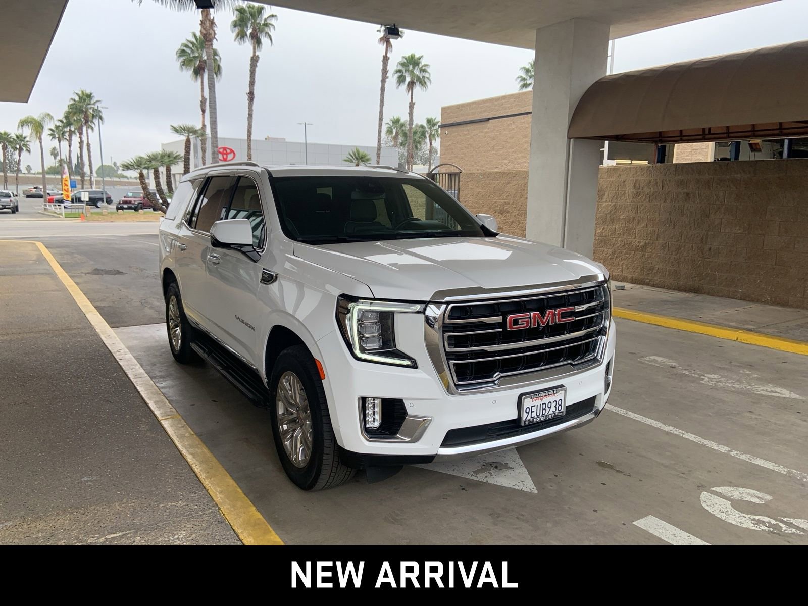 Certified 2023 GMC Yukon SLT w/ SLT Luxury Package image 3