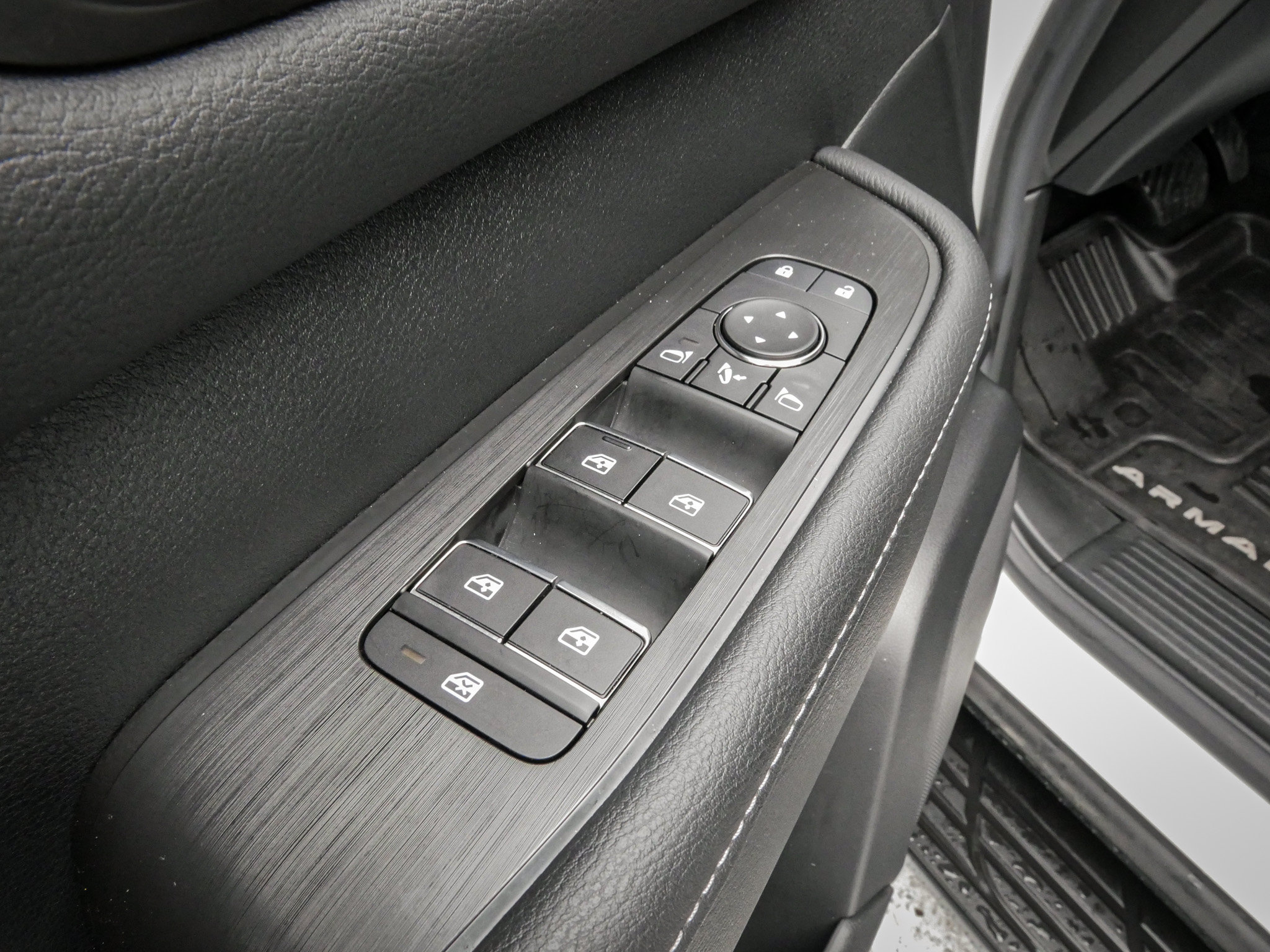 Used 2025 Nissan Armada PRO-4X AWD/4WD image 15