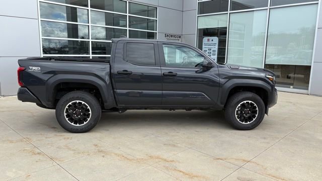 Used 2024 Toyota Tacoma TRD Off-Road AWD/4WD image 8