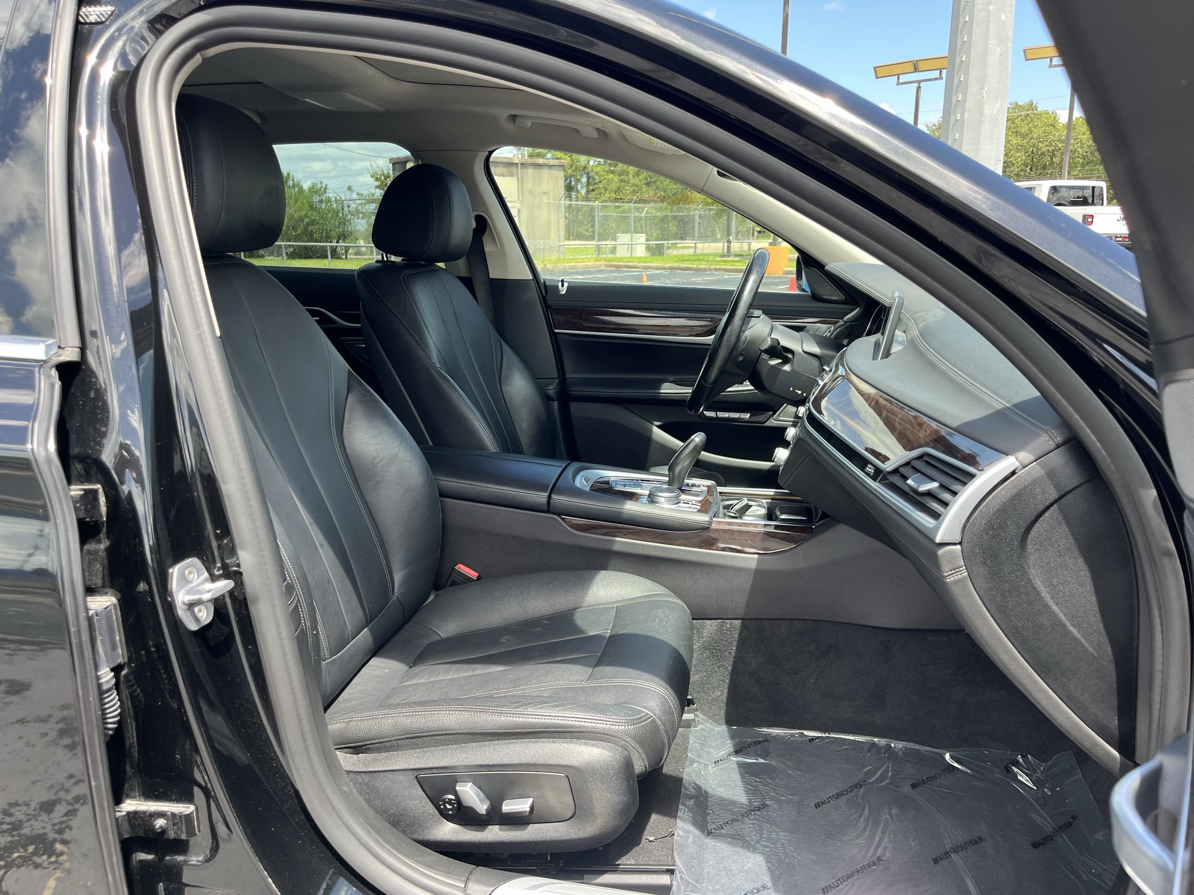 Used 2018 BMW 740i RWD image 33