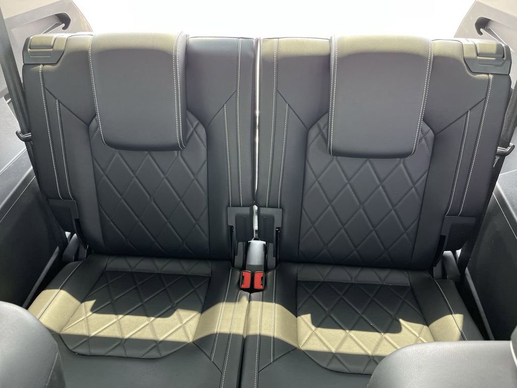 Used 2024 Volkswagen Atlas SEL Premium R-Line AWD/4WD image 24