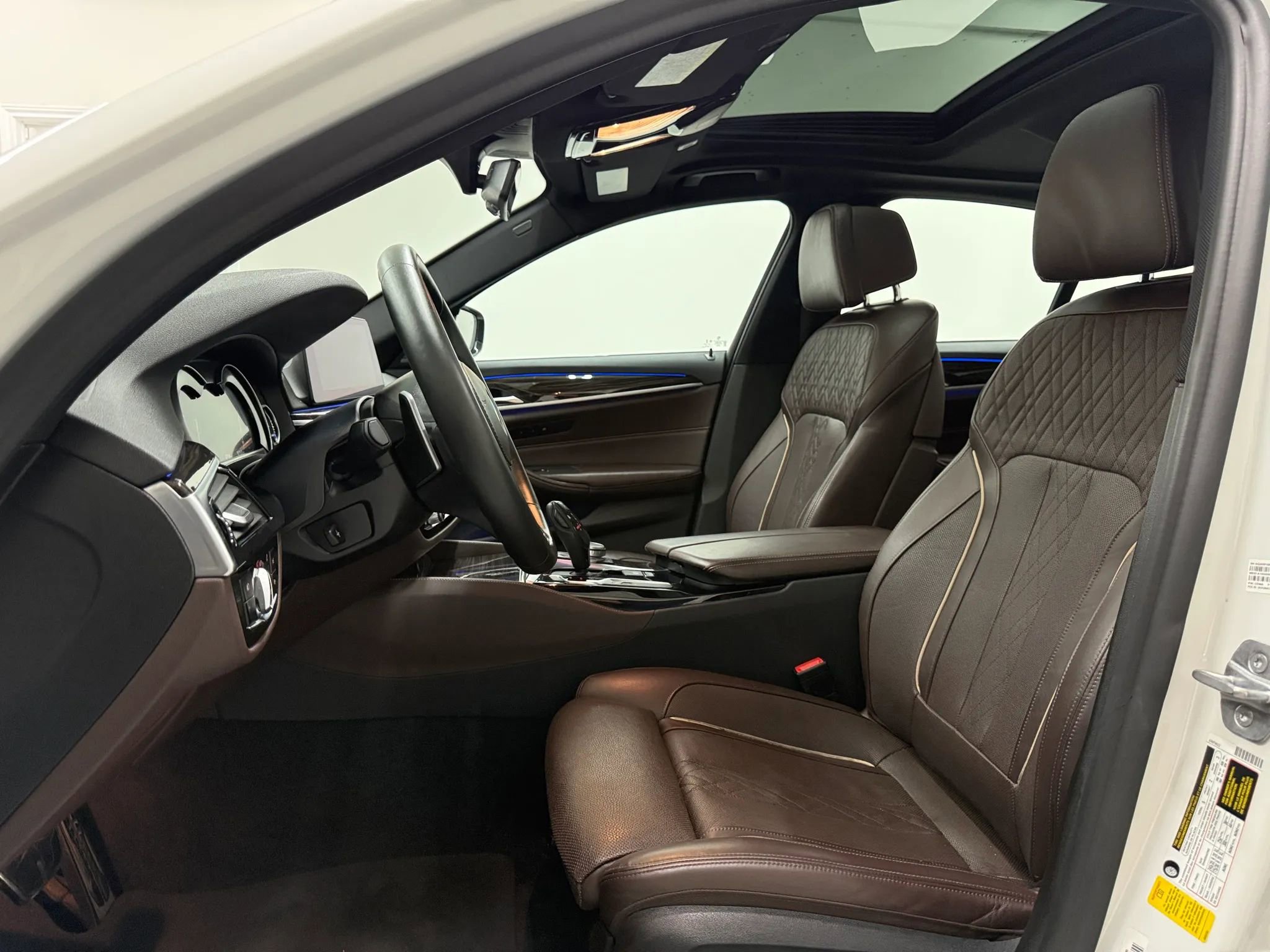 Used 2019 BMW 540i w/ M Sport Package image 12