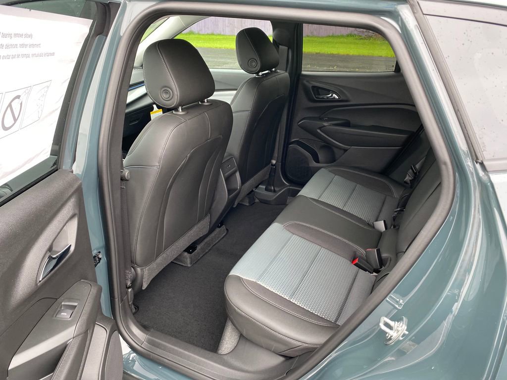 New 2026 Chevrolet Trax LT w/ LT Convenience Package FWD image 18